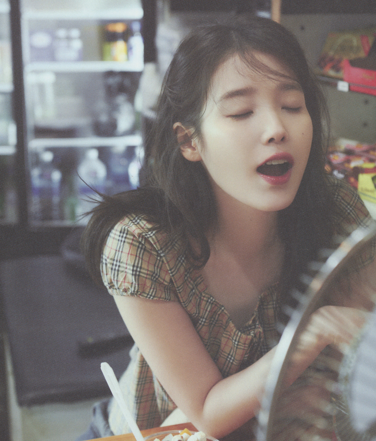 IU☺️IU高露洁口腔亮白美学大使250527IU花书签三官方图+扫图