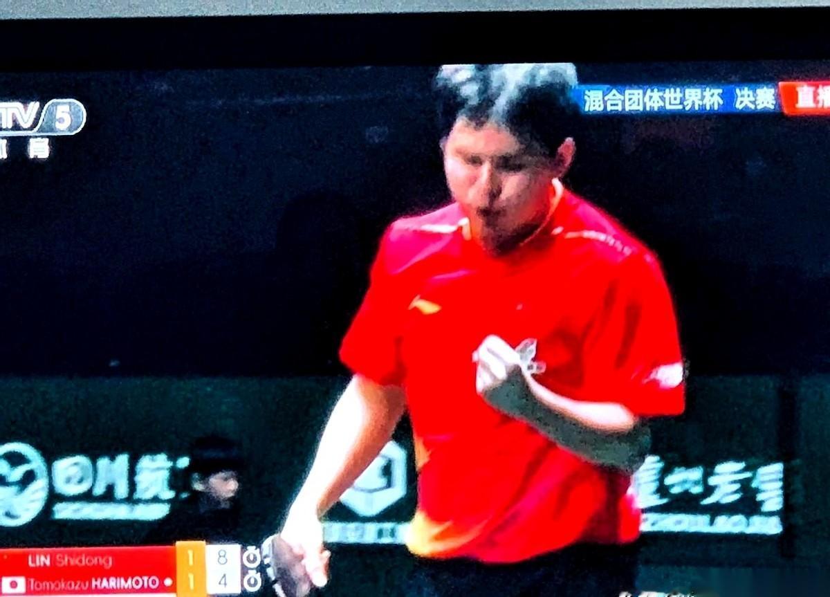 说真的，我今天看林诗栋打张本，心都提到嗓子眼了。就感觉这孩子心里有个坎儿，一见