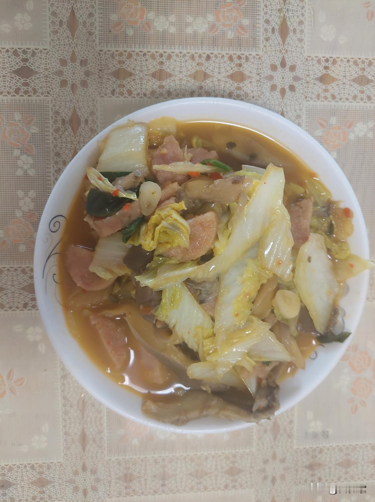 早餐被G哥说了，他嫌弃这菜炒得有点水了巴擦。我霸气回应，明天你做。俺还不