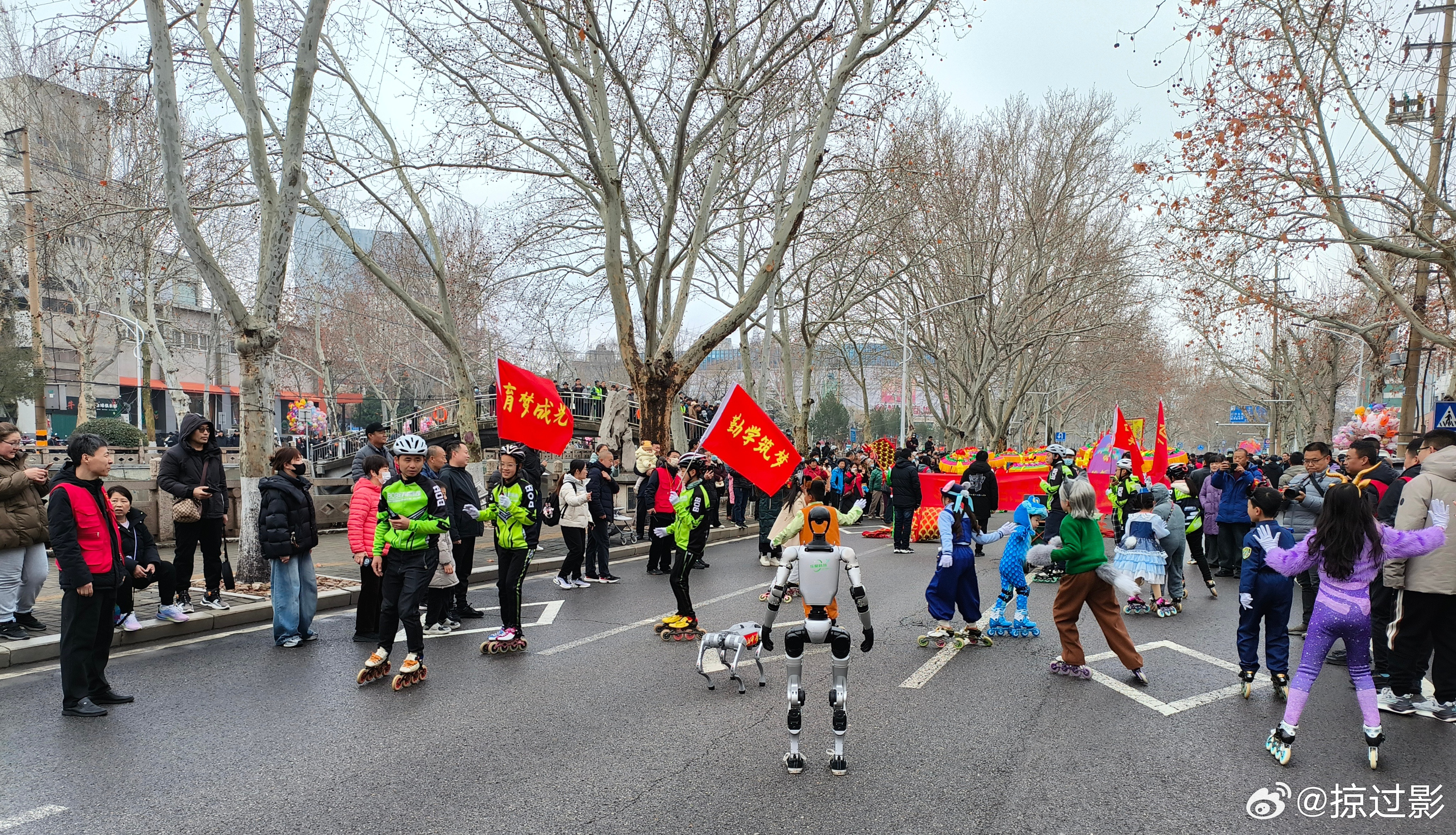 元宵节淄博博山扮玩在这个月圆人圆的美好节日，花灯盏盏明璀璨，月光娇羞藏祝福。而