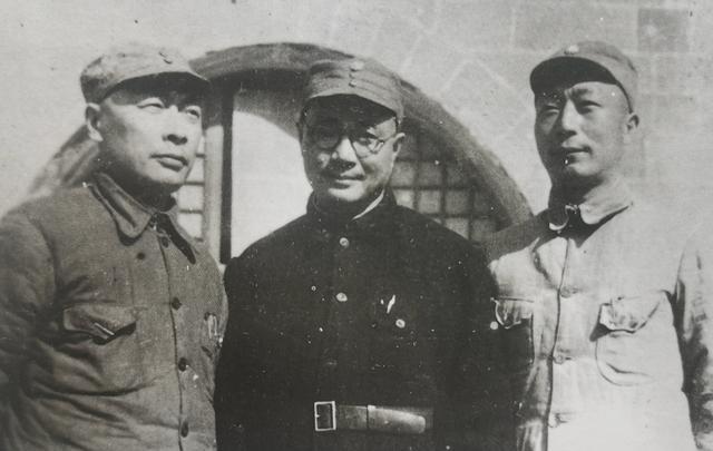 陈毅来到中原军区后，成为刘伯承的副手。可每次开会，刘伯承总是谦虚地说，请陈老总先