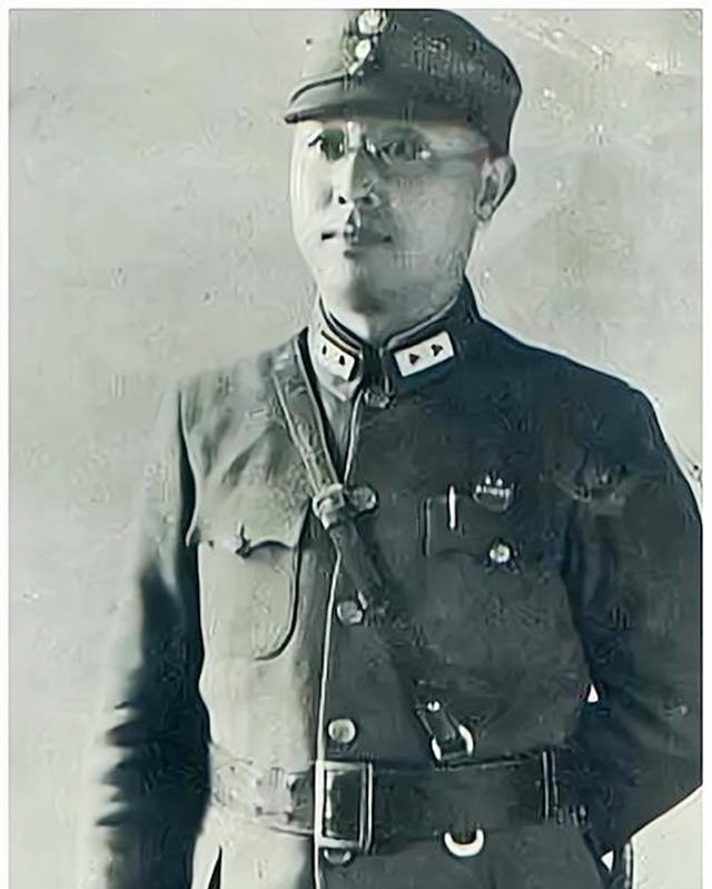 1949年，国军中将张轸率领两万五千余人在湖北金口、贺胜桥起义，毛主席给萧劲光等