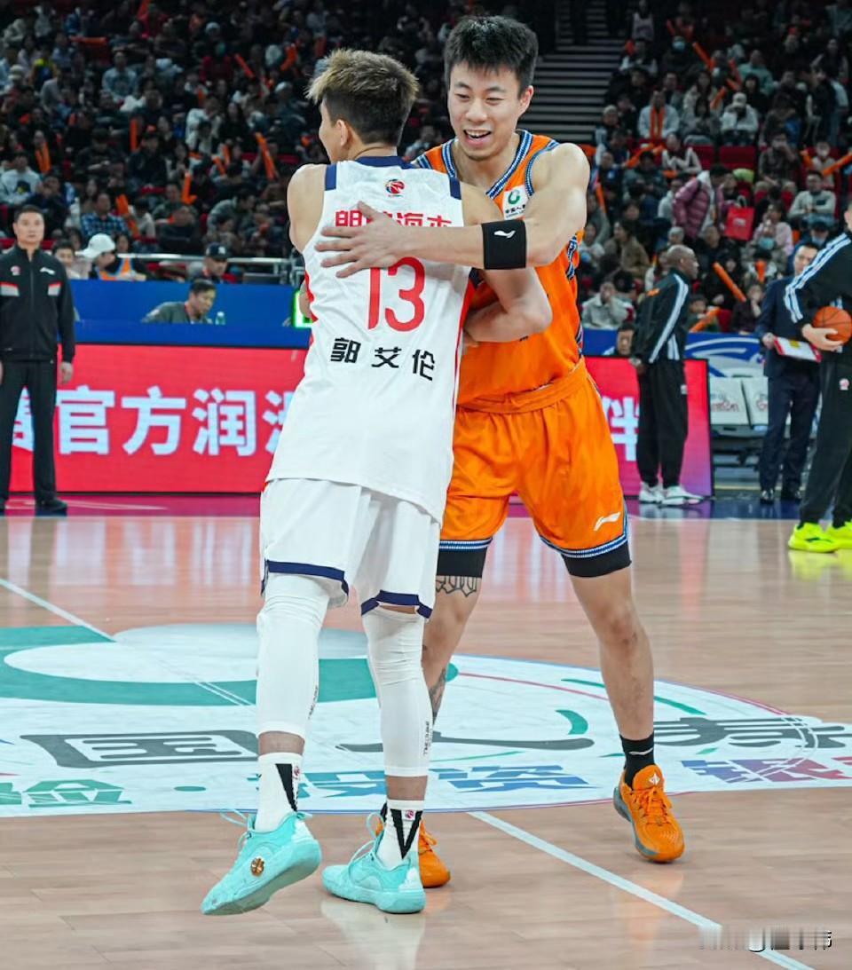 让人动容！张镇麟谈郭艾伦：“见到伦哥真的特别开心。”“他前面的比赛我看了