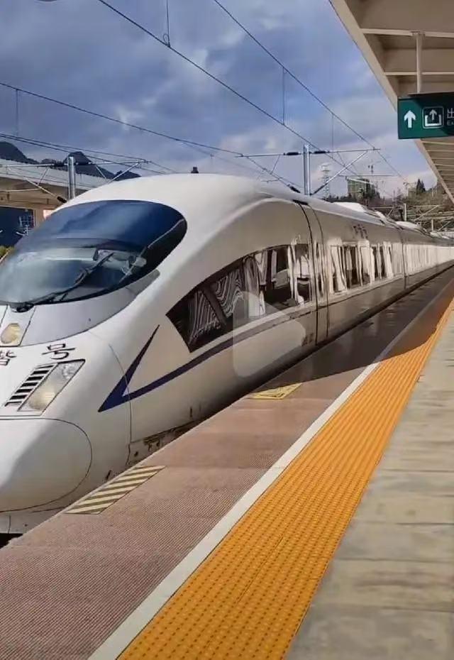 西班牙交通大臣为采购高铁考察多国，结果彻底颠覆认知。先访德国西门子，对方不仅交付