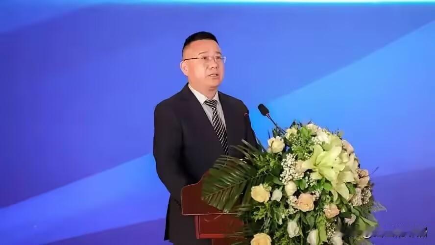 金灿荣这回好像真的着急了。他在社交媒体上连着发了好几条动态，直言人口问题拖不