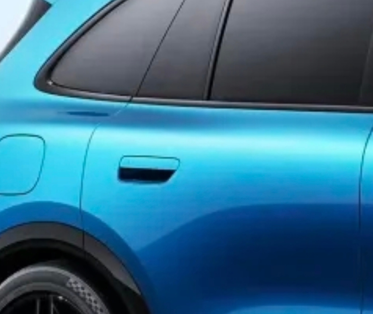 刚发现问界M6是半隐藏门把手，新款M7和M8也是半隐藏设计，M5和M9目前是全隐