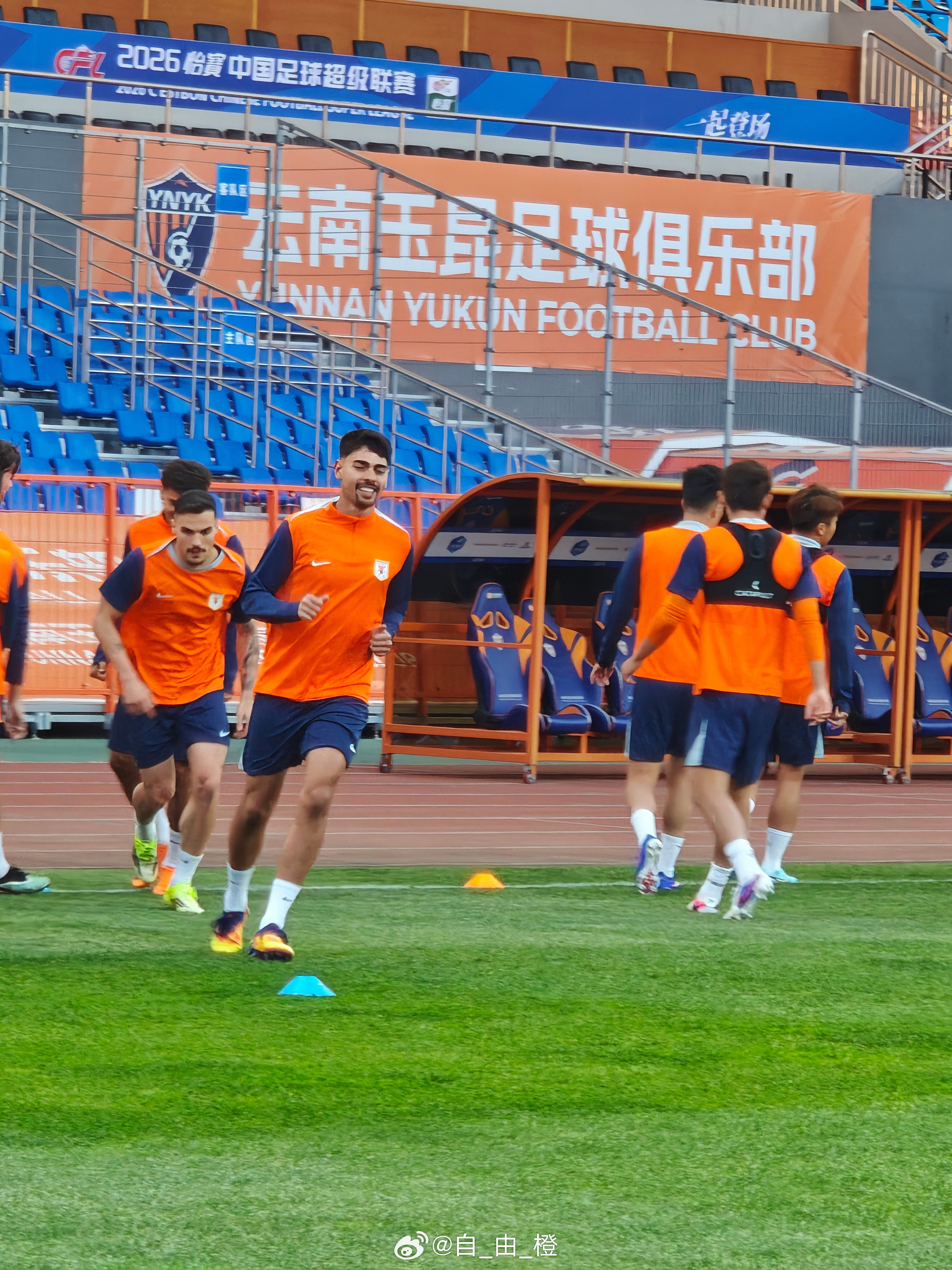 赛前训练自由橙山东泰山自由橙在现场见证!玉溪·云南玉溪高原体育运动中心主体育馆