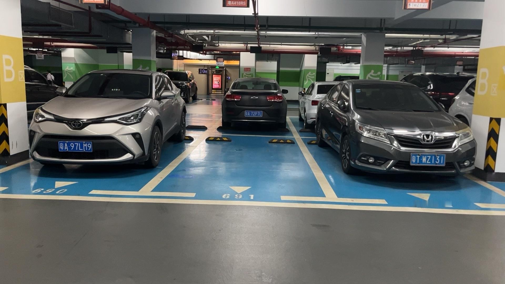 【好家伙！东莞朋友在海珠买了两个车位，自己开上奥迪A7了……】好家伙，我东莞一朋友上个月在广州海珠区
