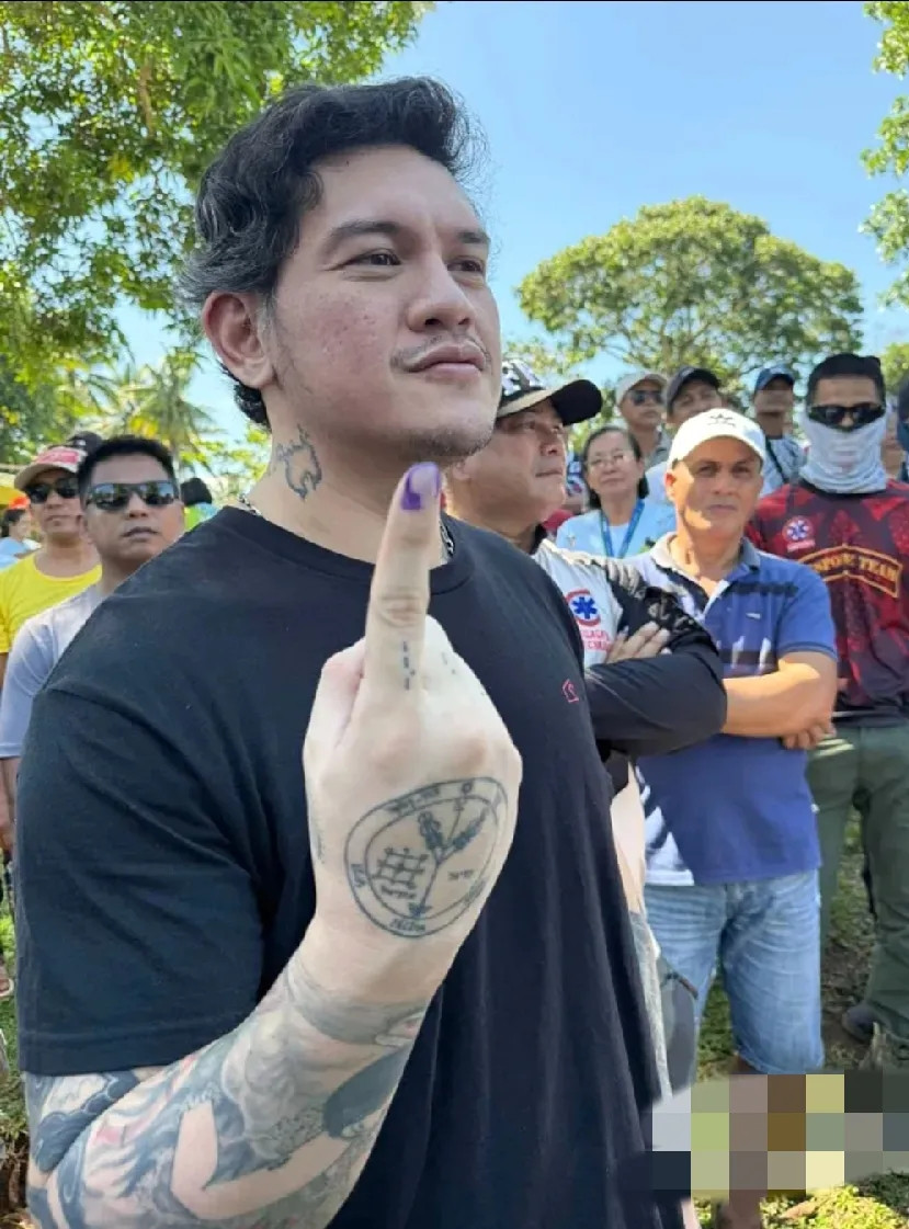 杜特尔特的小儿子，塞巴斯蒂安，现任达沃市市长，刚当选达沃市副市长，从正变副了，有