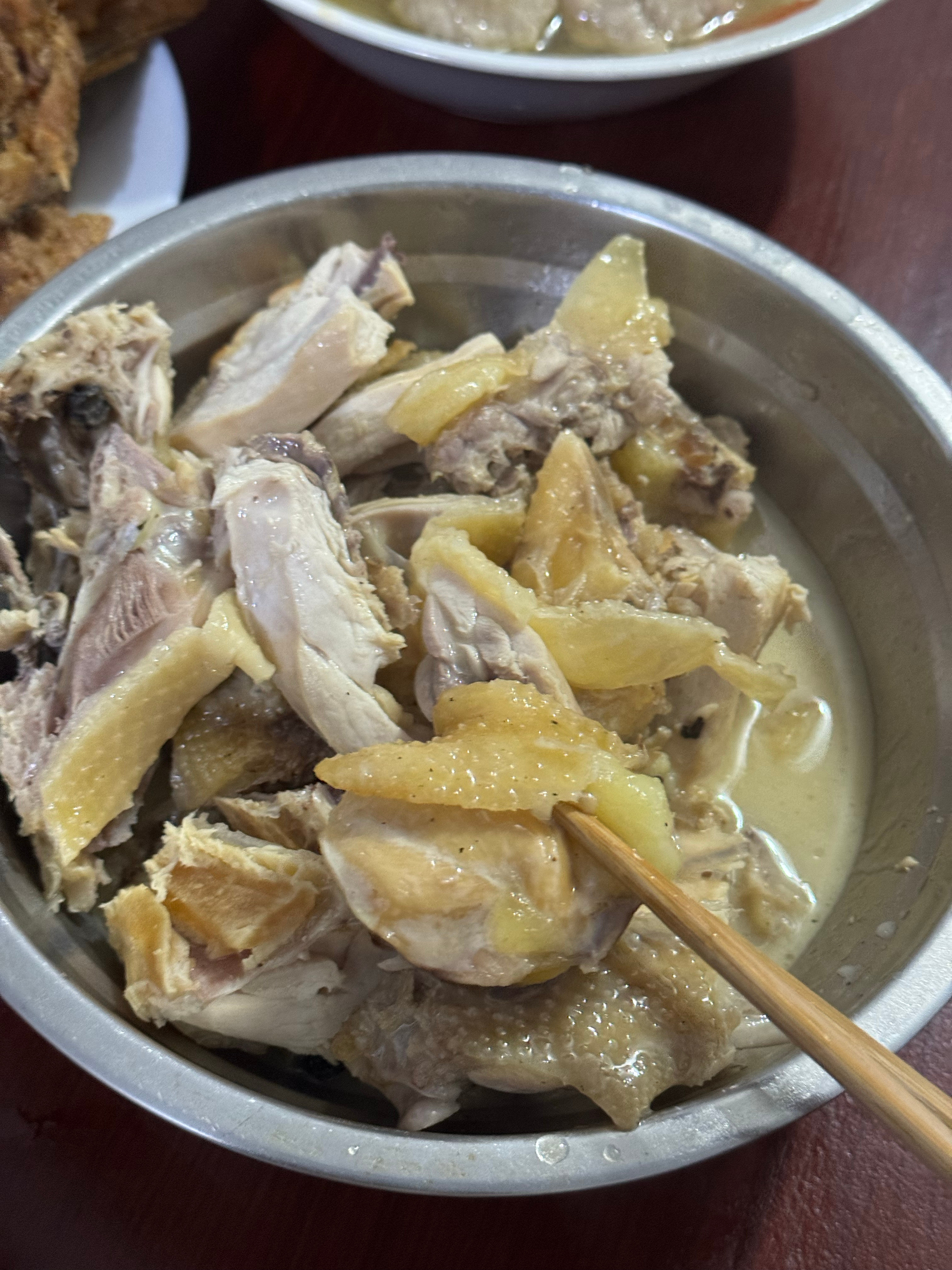 走之前再吃几口土鸡，明天要出门打工了