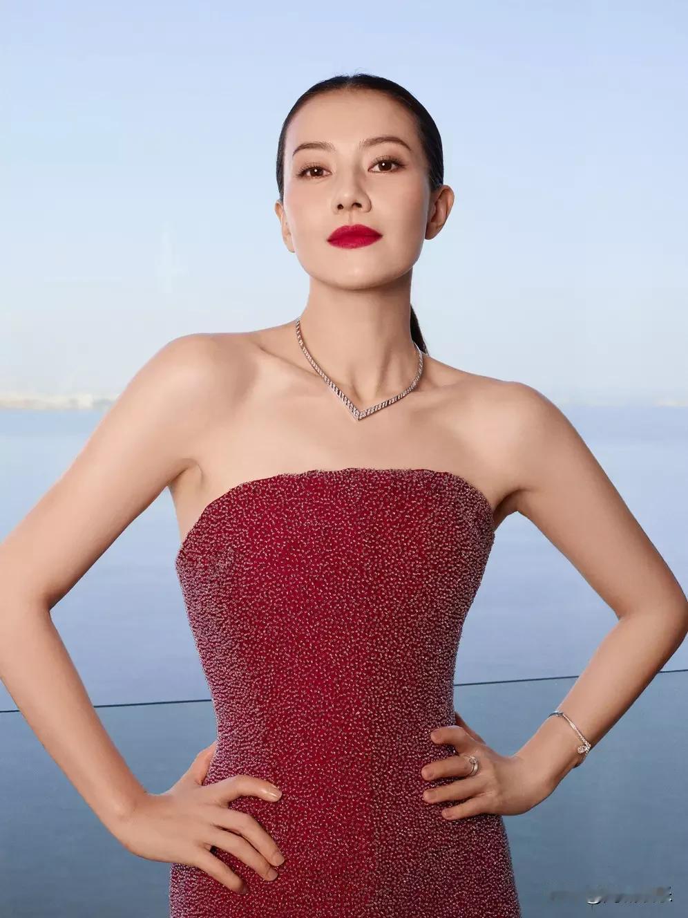 高圆圆一袭红裙美翻！40+状态封神谁懂啊！高圆圆最新活动造型杀疯了✨