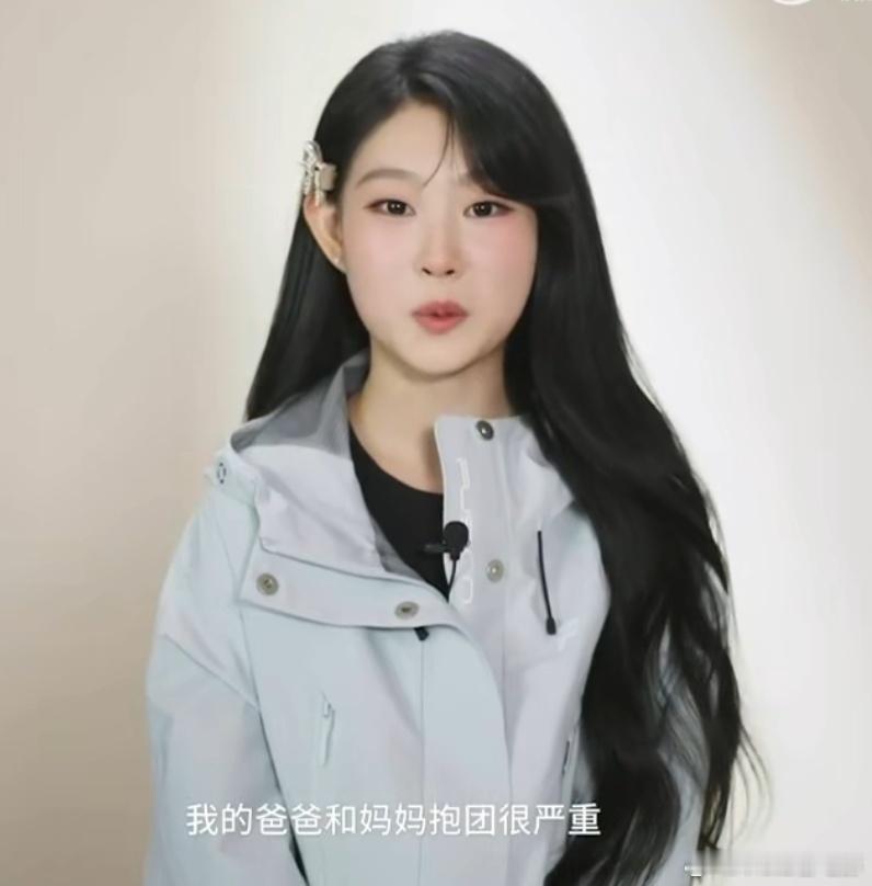 沈佳润说爸爸妈妈抱团很严重亲闺女都说他俩“抱团”严重都话，那是真的很严重了[do