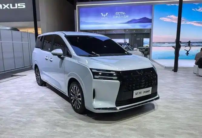 1980-90年代，五菱微型货车是个体户的“闯业神器”，载着菜农的鲜蔬、商户的货