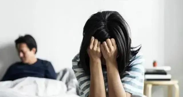 “我没有得到满足。”湖南一地，女子方小兰订婚后，仅在男方家同住4天，便毅然提出