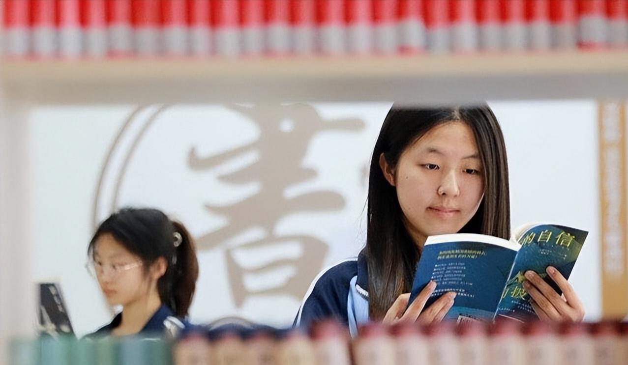 为什么只有中华文明可以再度崛起其实核心就只有一个，从这个国家的高级官员到普通百姓