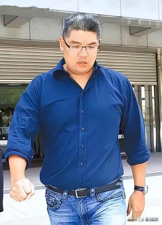 “亲美友日和中”这是多么刺耳的六个字啊！果然，铁骨铮铮连胜文，在听到这六个字之后