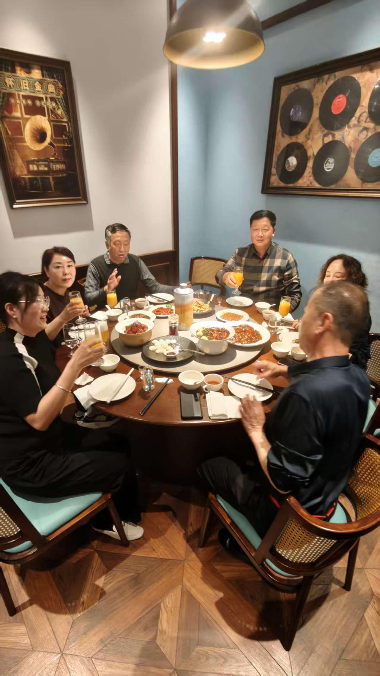 位于西城广安门的上海本帮菜，美味斋饭庄的几道菜，味道确实不错！不过，感觉现在在饭