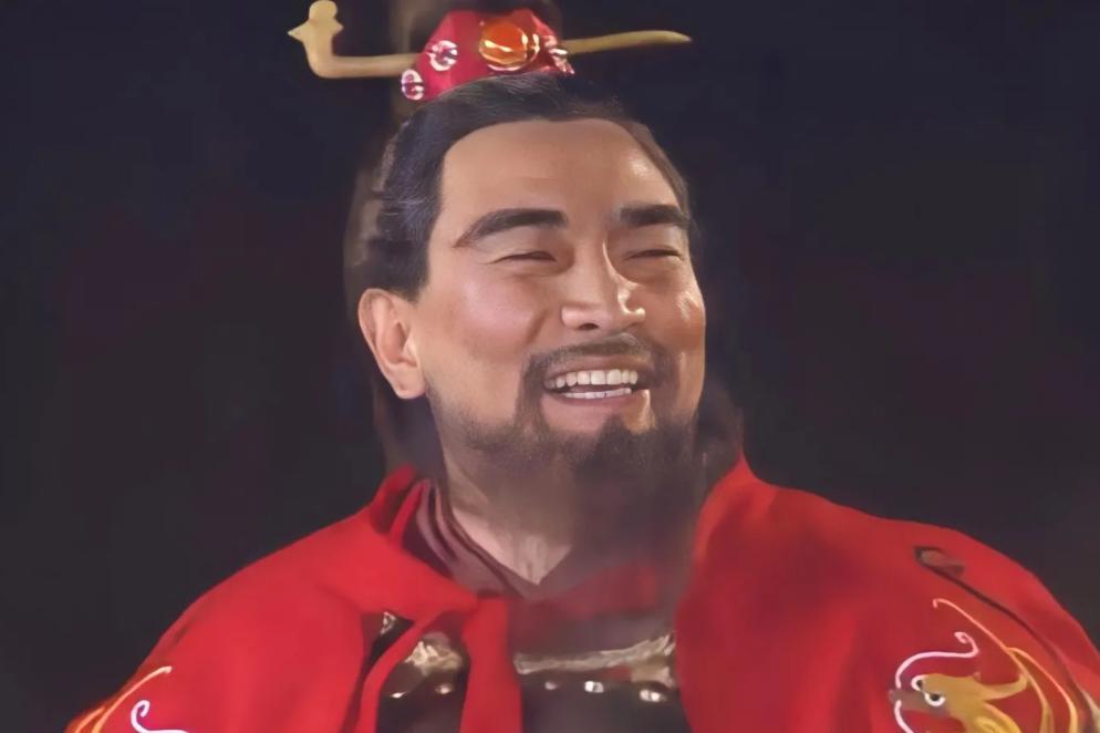 公元199年，张绣迫于压力向曹操投降。曹操十分高兴拉着他手问:“听说你还有个女儿