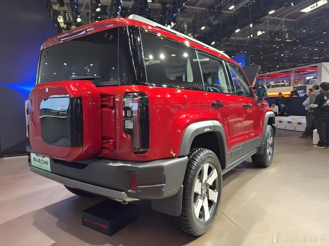 全新增程越野，BJ40长续航版纯电续航252，还有BJ81“北汽大G”？去年的硬