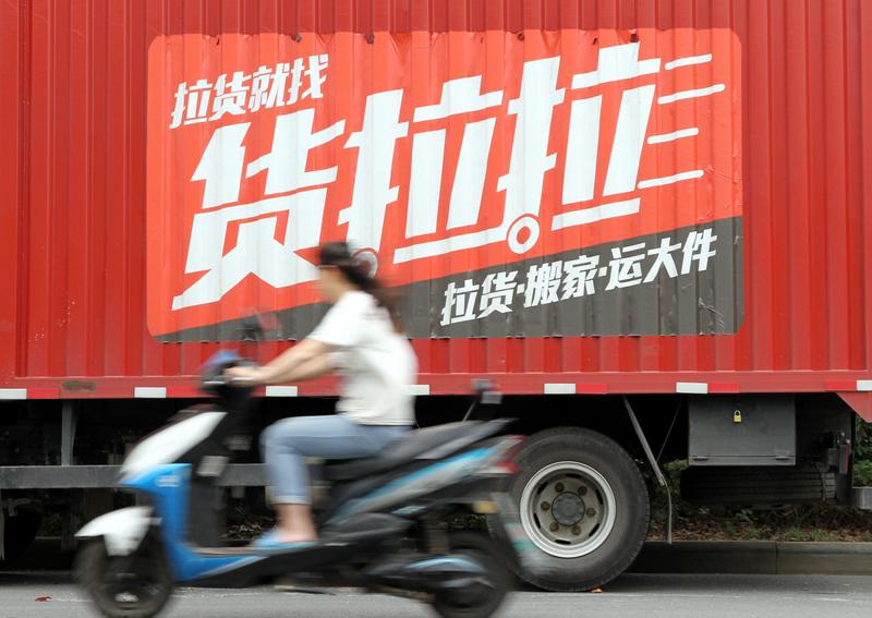 最近“货拉拉司机运走10箱茅台后失联”这事闹得挺火。3月23日，东莞一商行通过货