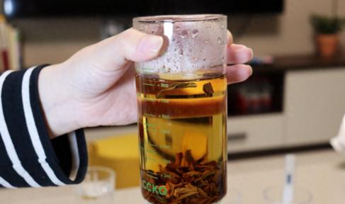 10年前装修，被销售说动，花了3000多装了一台RO反渗透净水器。当时心想：这钱