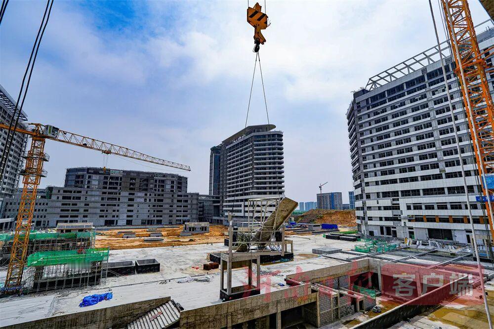 中原医学科学城核心项目一个投用、两个即将投用。从河南日报了解到，位于郑州航空港
