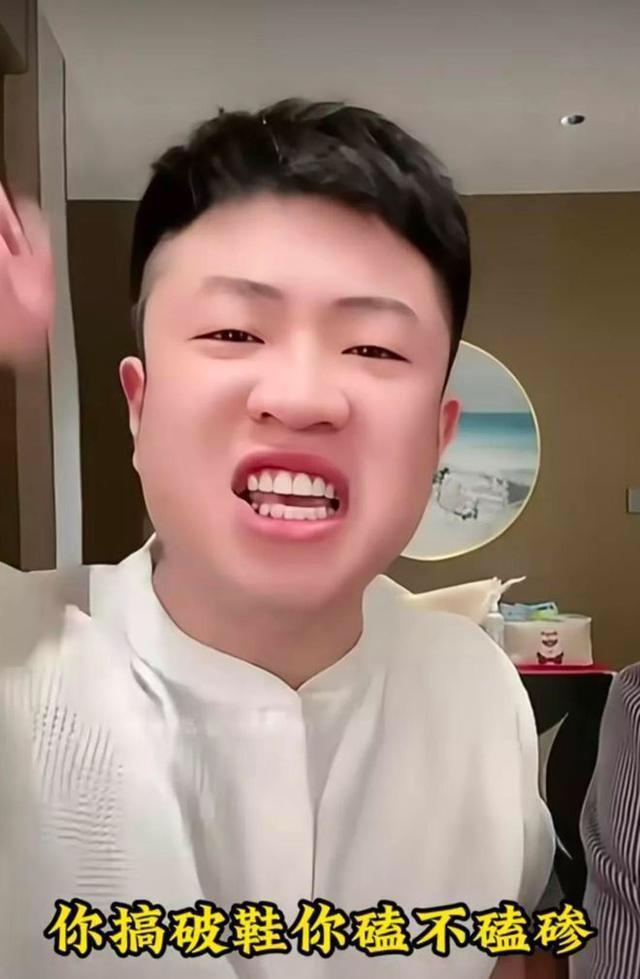 王小利（刘能）儿子王亮因直播辱骂继母李琳及关小平一家，被法院以诽谤罪判处“判一缓