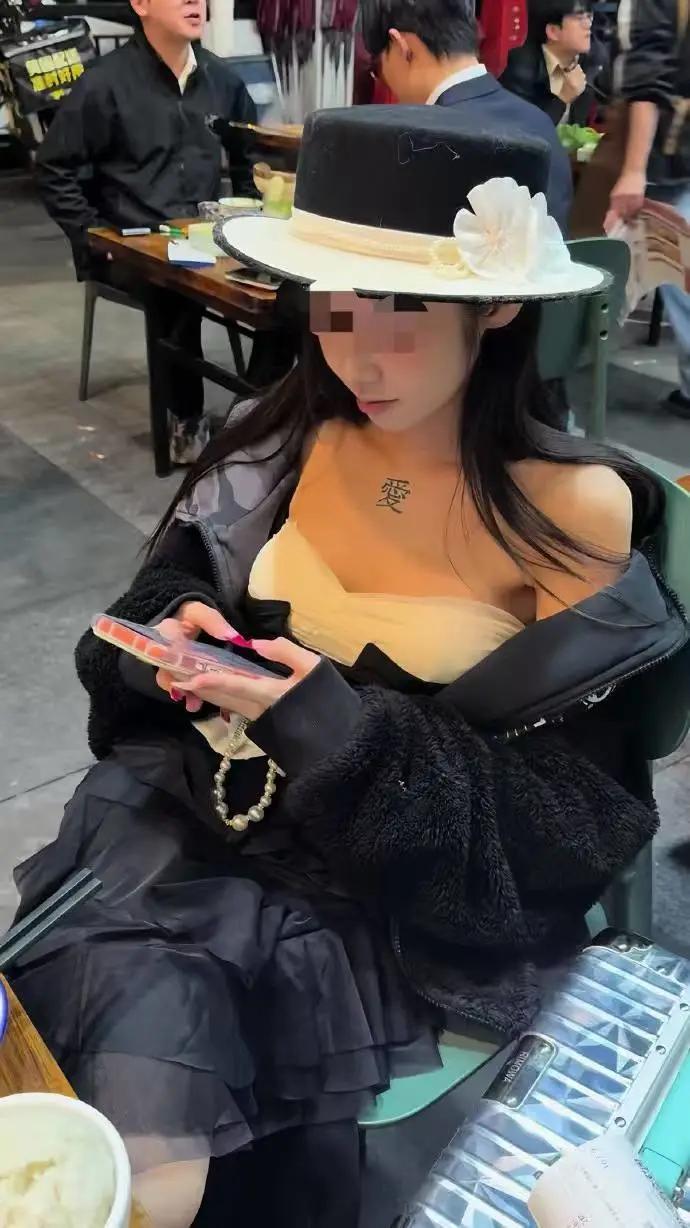 百万网红江好玩被榜一大哥曝光内容劲爆！榜一大哥曝光她一边用PUA套路（贬低、自