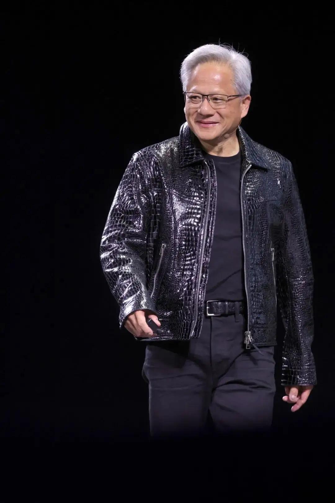 黄仁勋给天底下的女人提了个醒，嫁人可以嫁有钱的，也可以嫁长得好看的，但一定要嫁一