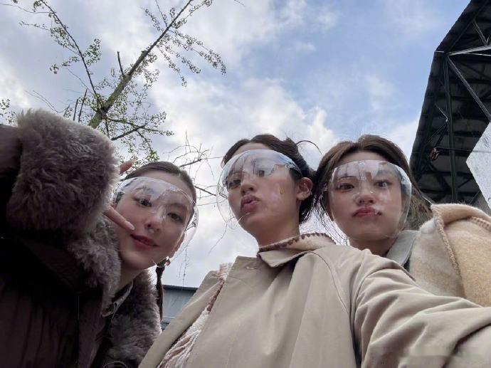 欧阳娜娜晒桃花坞plog欧阳娜娜桃花坞plog里的贺峻霖欧阳娜娜桃花坞plog