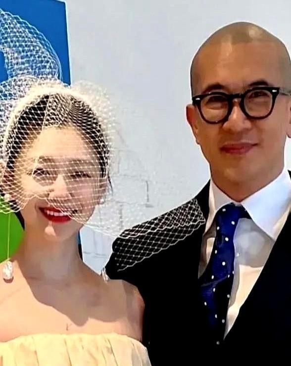 **黄金三行（Hook段落）**顶级女星，曾被万人追捧的“美容大王”，却被丈夫