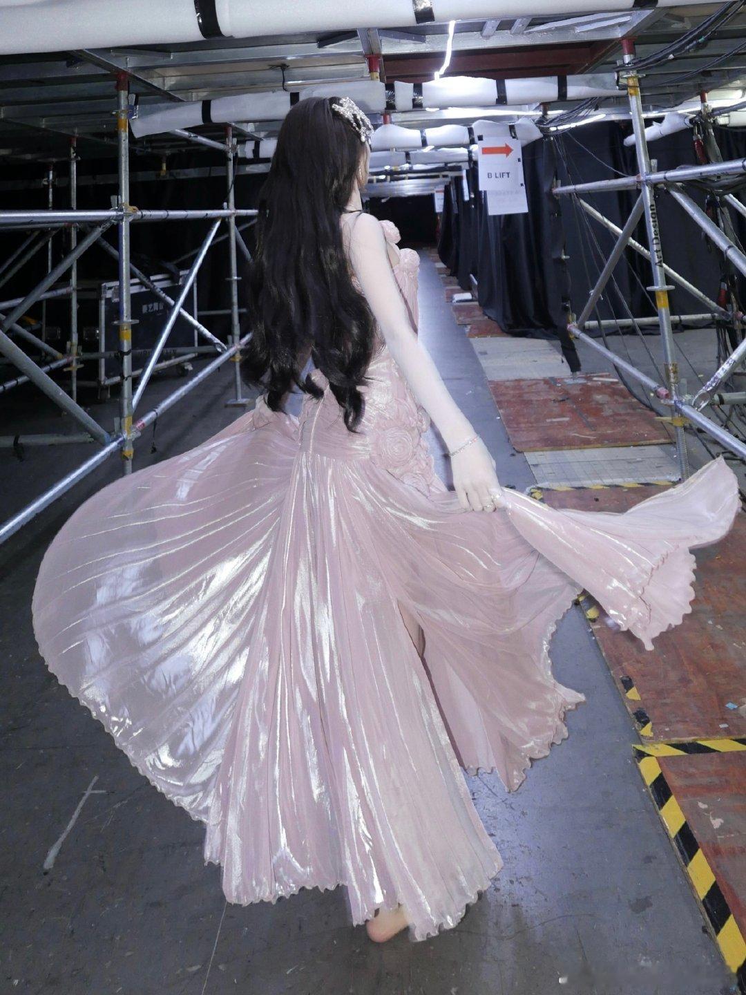 #宋雨琦##宋雨琦#妈妈我看到仙女啦！宝宝真的好美好仙😍😍​
