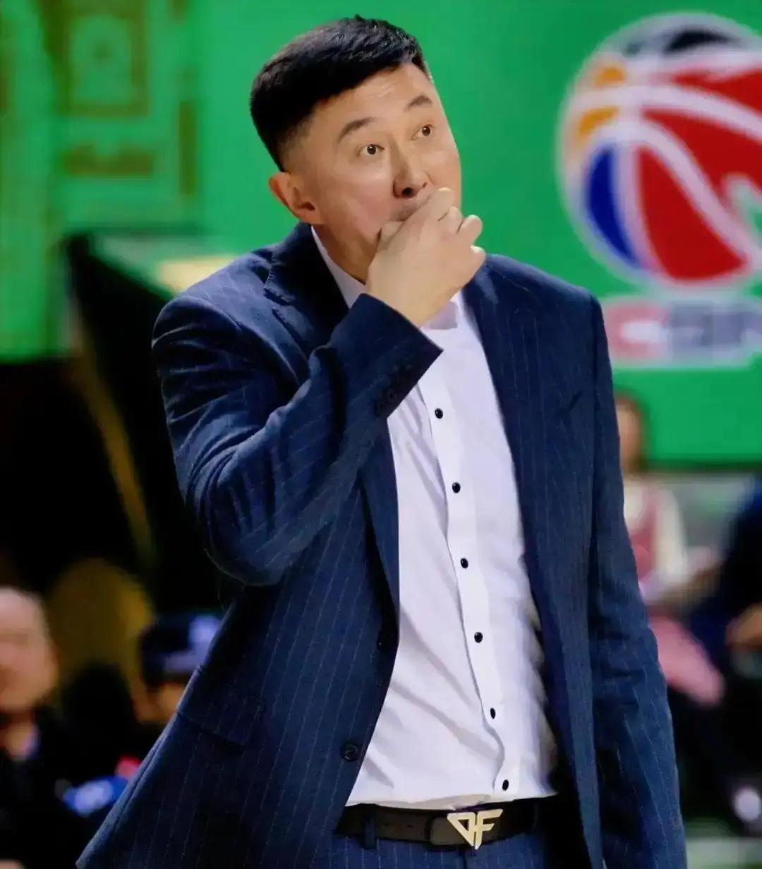 别信什么A计划B计划，朱芳雨正在三线作战。第一路，砸钱+选秀权抢朱荣振。山