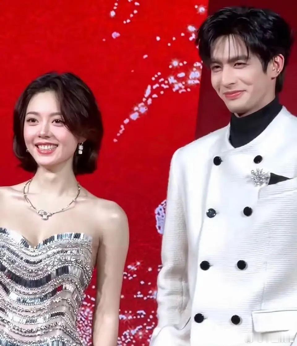 光从脸来看，赵今麦和谁更配呢