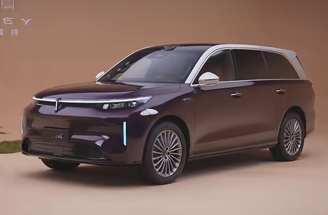 魏牌，终于造了一款高颜值的SUV。魏牌V9X，看着像那么回事了，外形沉稳大气
