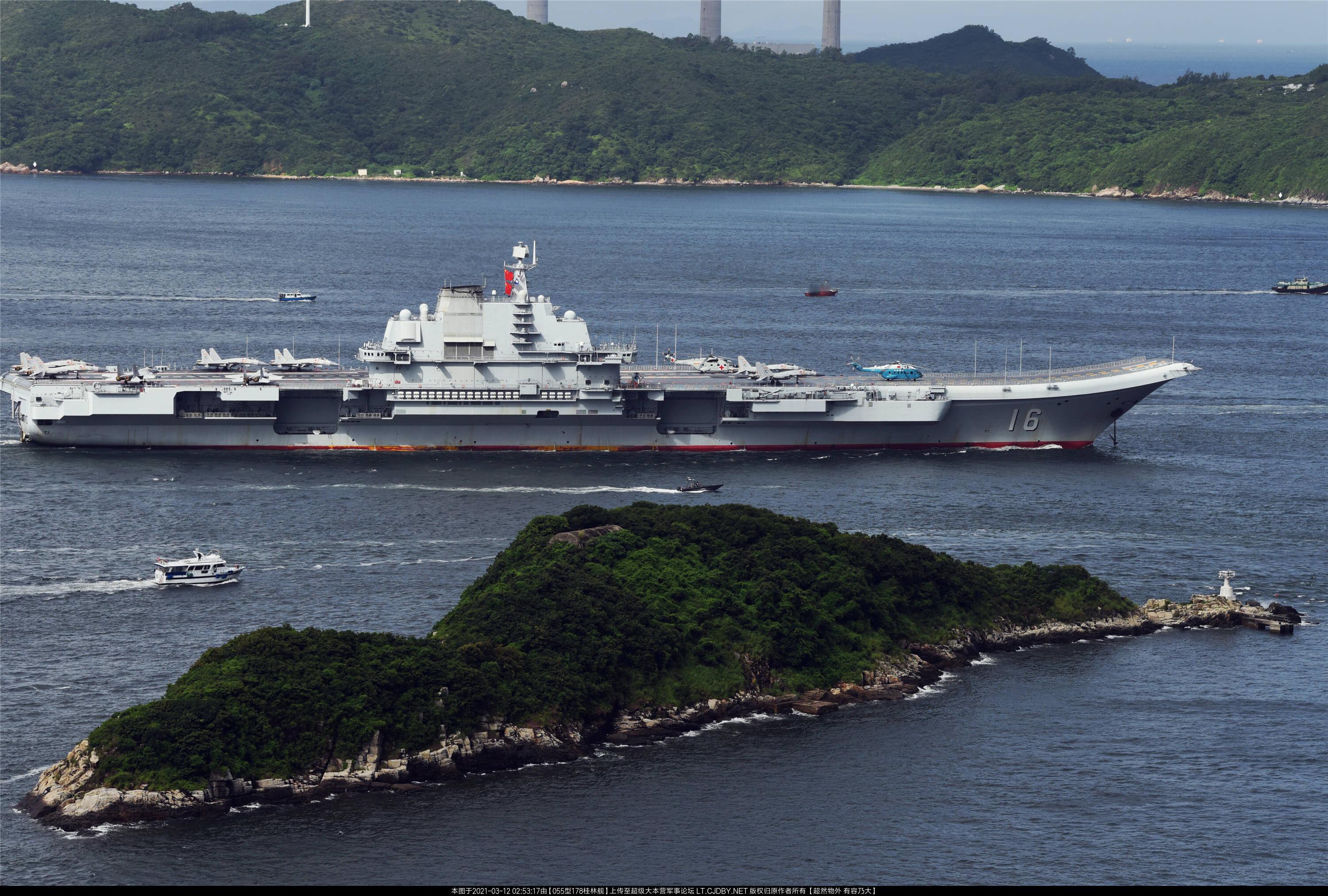 回顾一下2017年7月份，“辽宁舰”首次访问香港的场景，出了不少好图！想必接下来