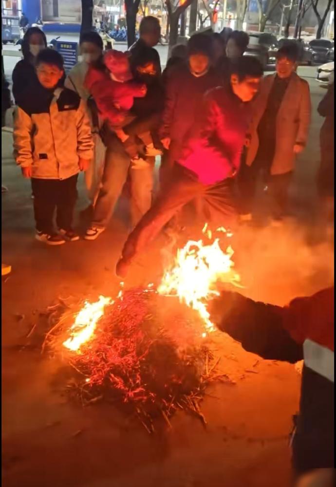 放弃世乒赛，年薪1600万，开凯迪拉克！樊振东真被德国人喂饱了？你以为只是