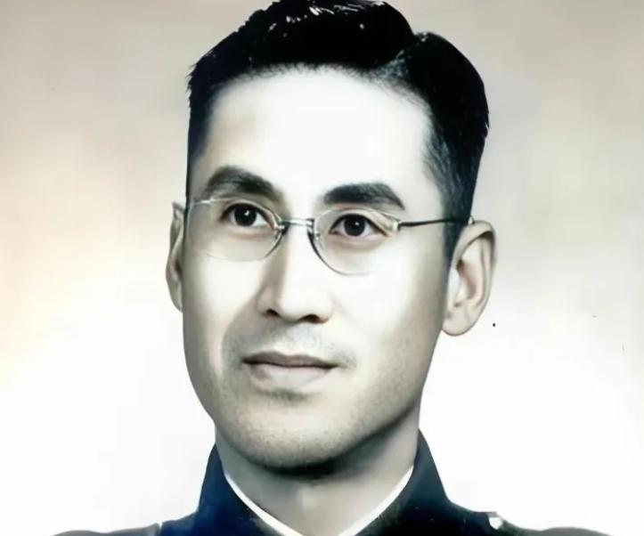 1994年澳门，韩练成之子探望前国军中将吕文贞，八旬老人突然颤声问起一个人：“你