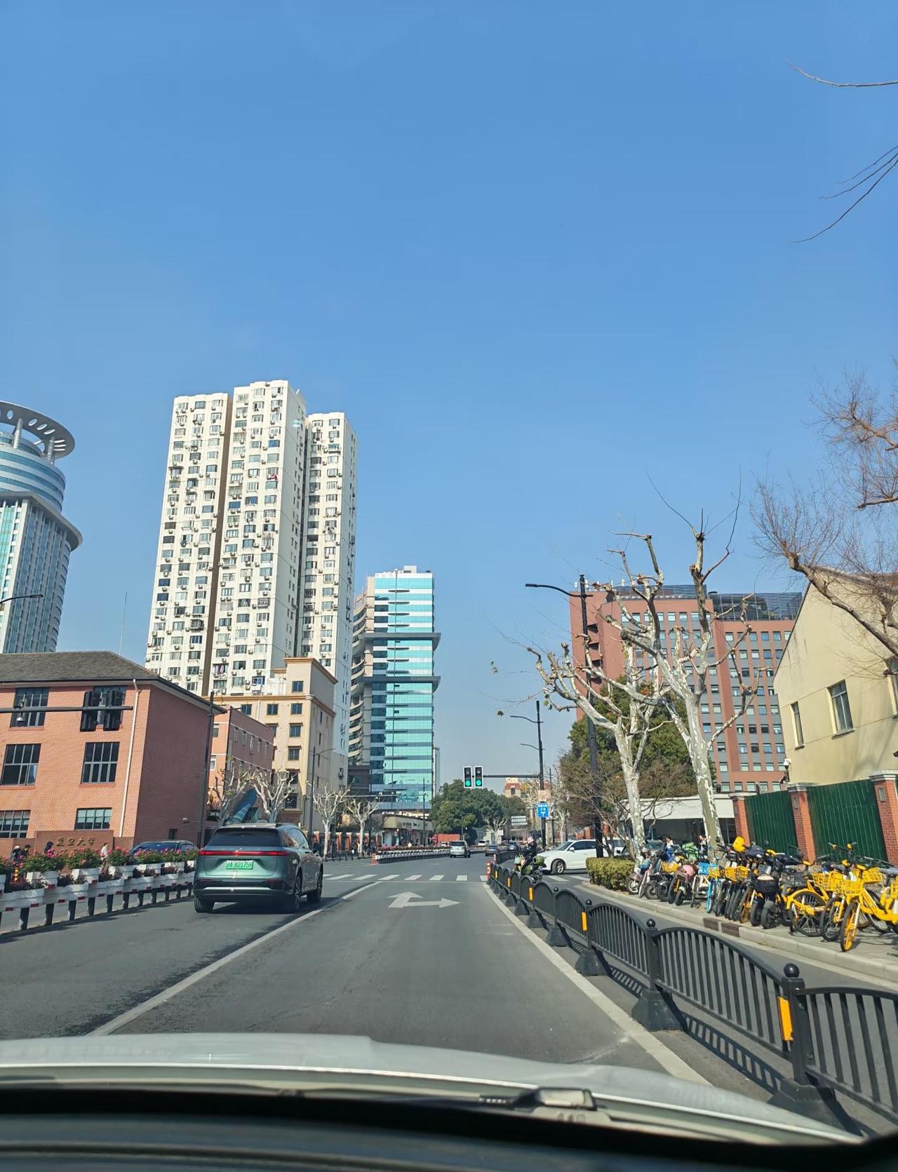 上海，你的干净我算是见识到了陪母亲赴上海就诊除了医学的发达，最让我印象深刻的