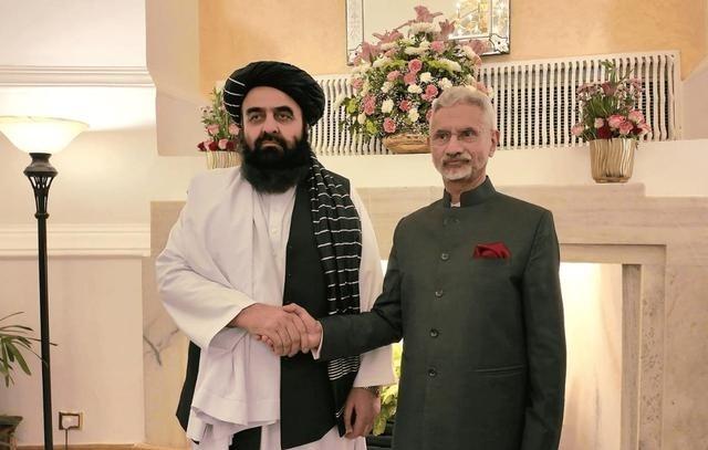 现在看中国没有开放瓦罕走廊是对的。阿富汗为此付出了很多努力，但是中国认为风险太大