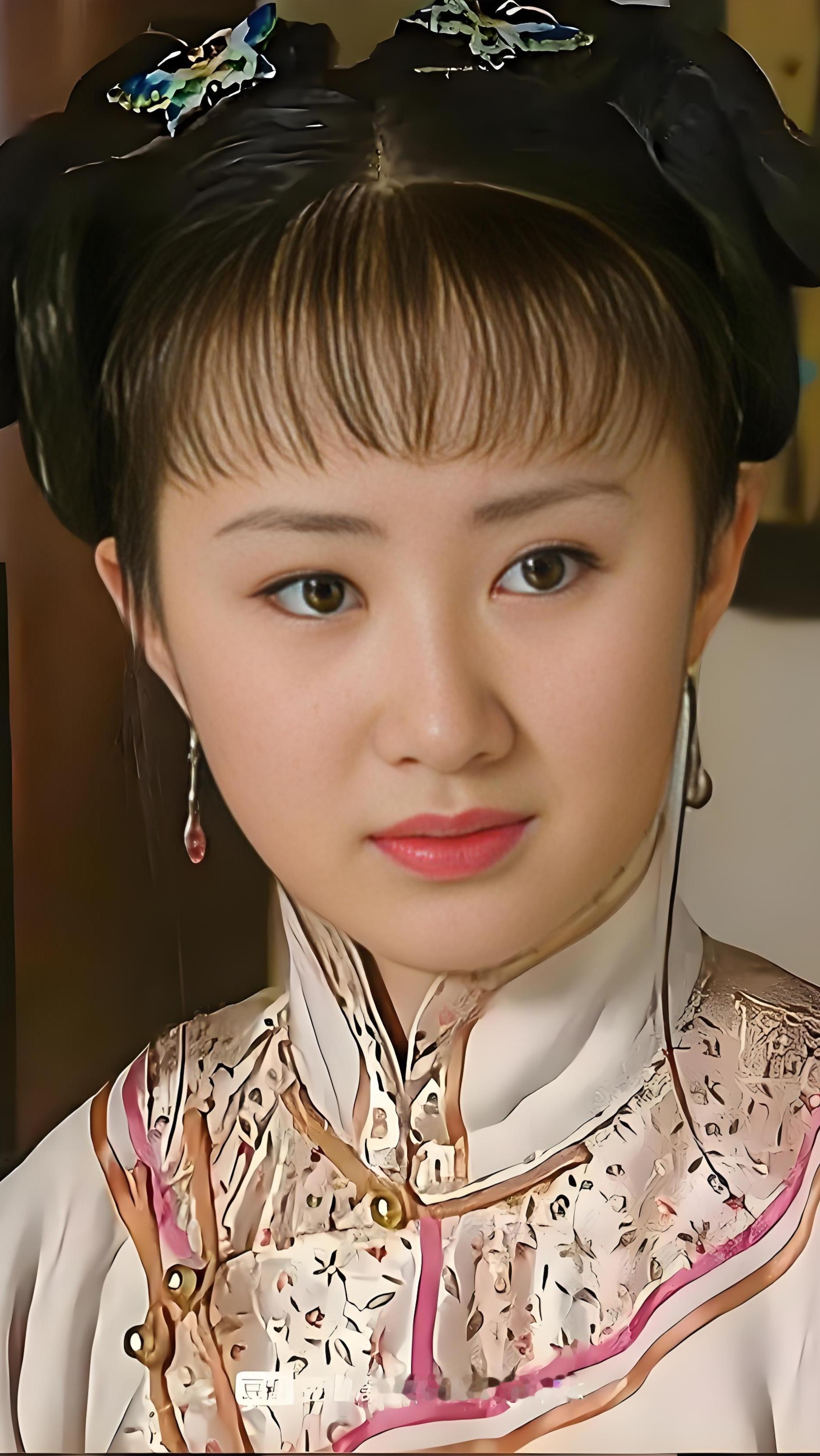 舒畅，1987年生于重庆，内地女演员、歌手、主持人，童星出道。因《孝庄秘史》董鄂妃崭露头角，代表作有