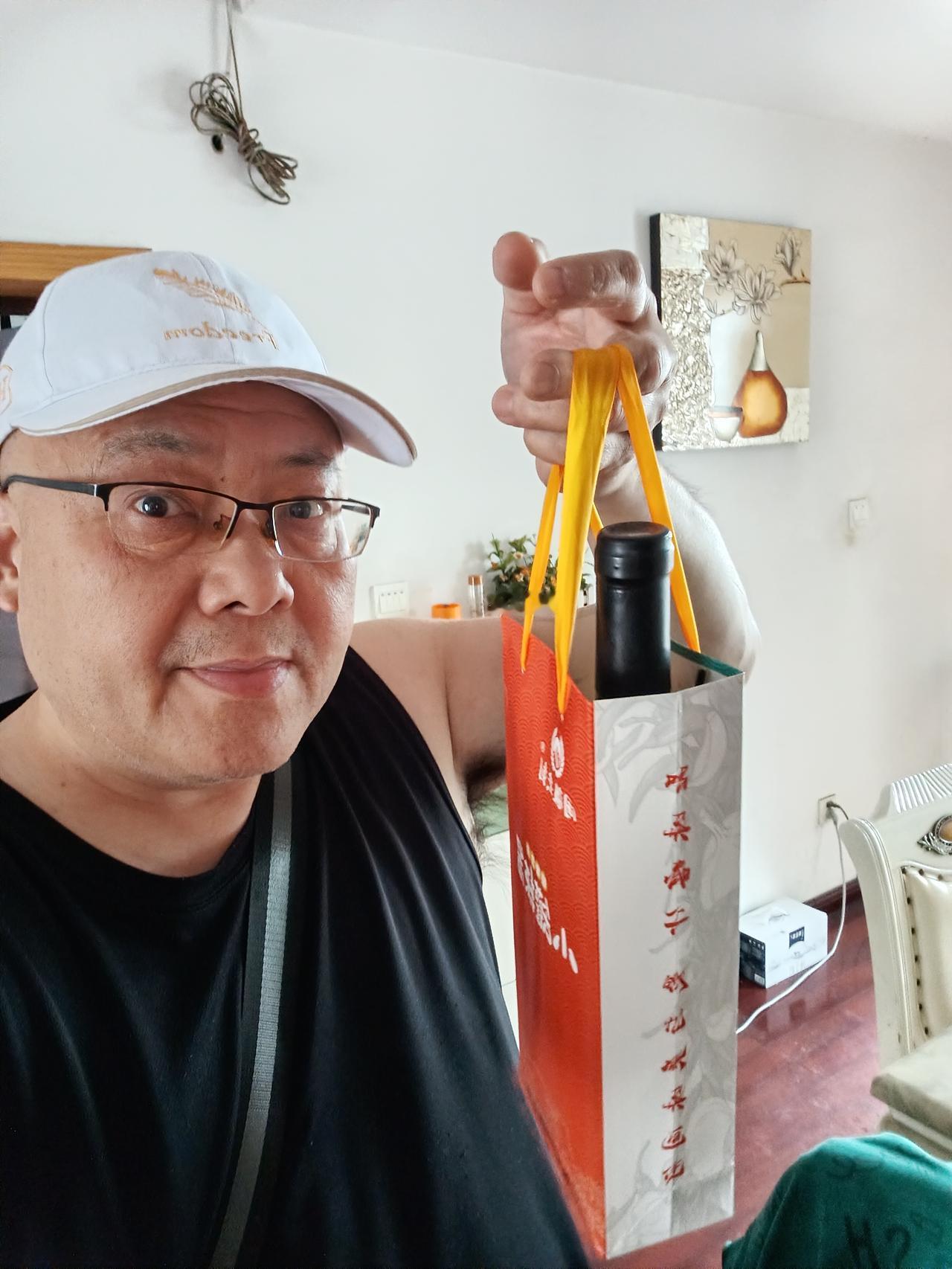 5月18号10点左右，突然接到一电话，是一老朋友打来的，也是原江西化纤厂的一位老