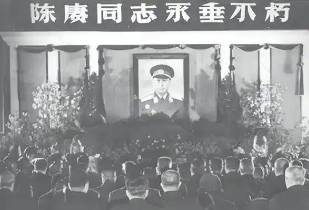 陈赓58岁英年早逝，非常可惜，其实，他早就作过预言了，说自己活不过60岁。1