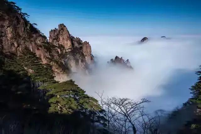 一个国家的股市，如果成为少数人的饕餮盛宴；一个国家的股市，如果成为大股东减持造富