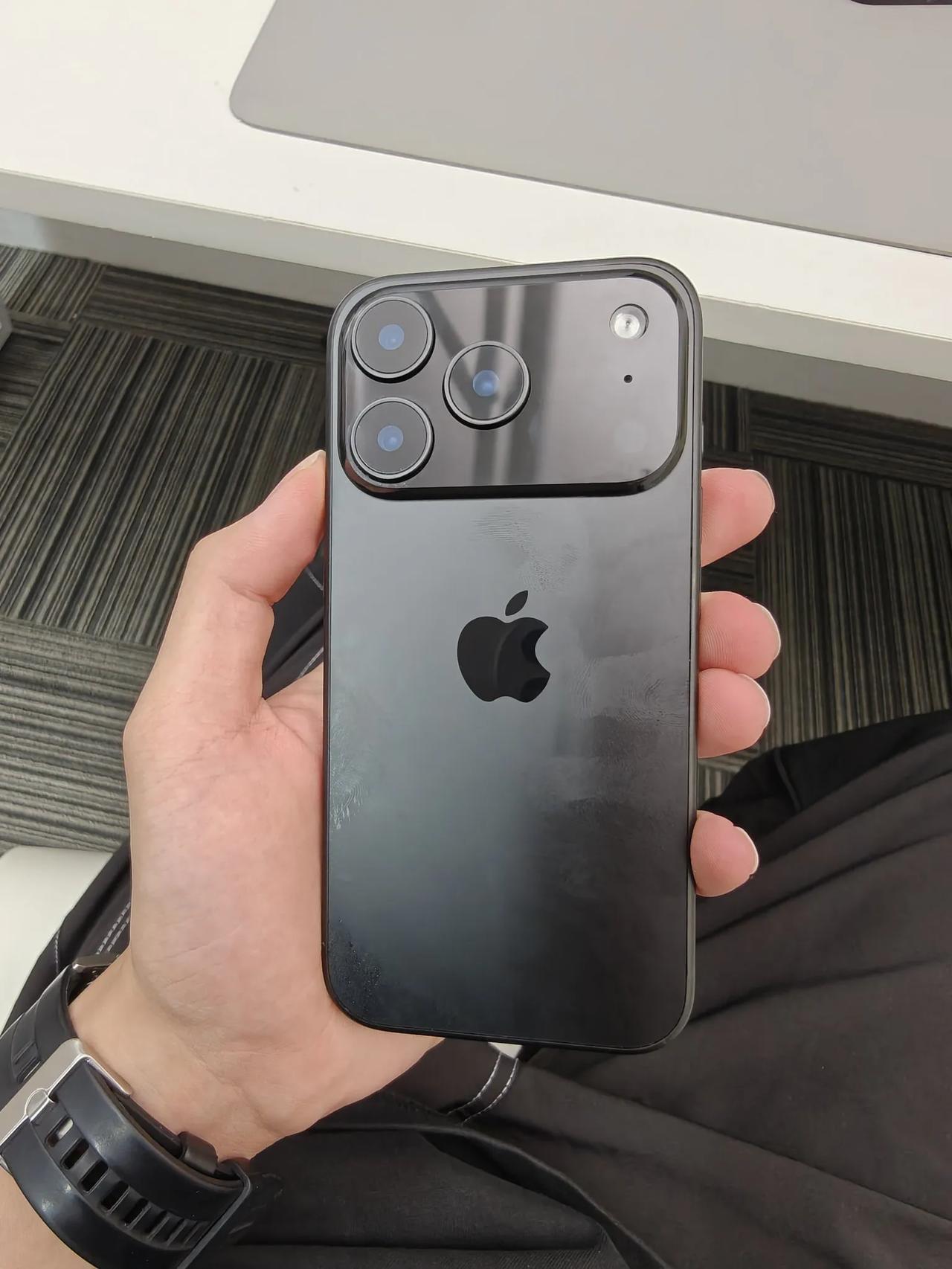iPhone17Pro长这样好看吗？据说新款iPhone17Pro使用铝