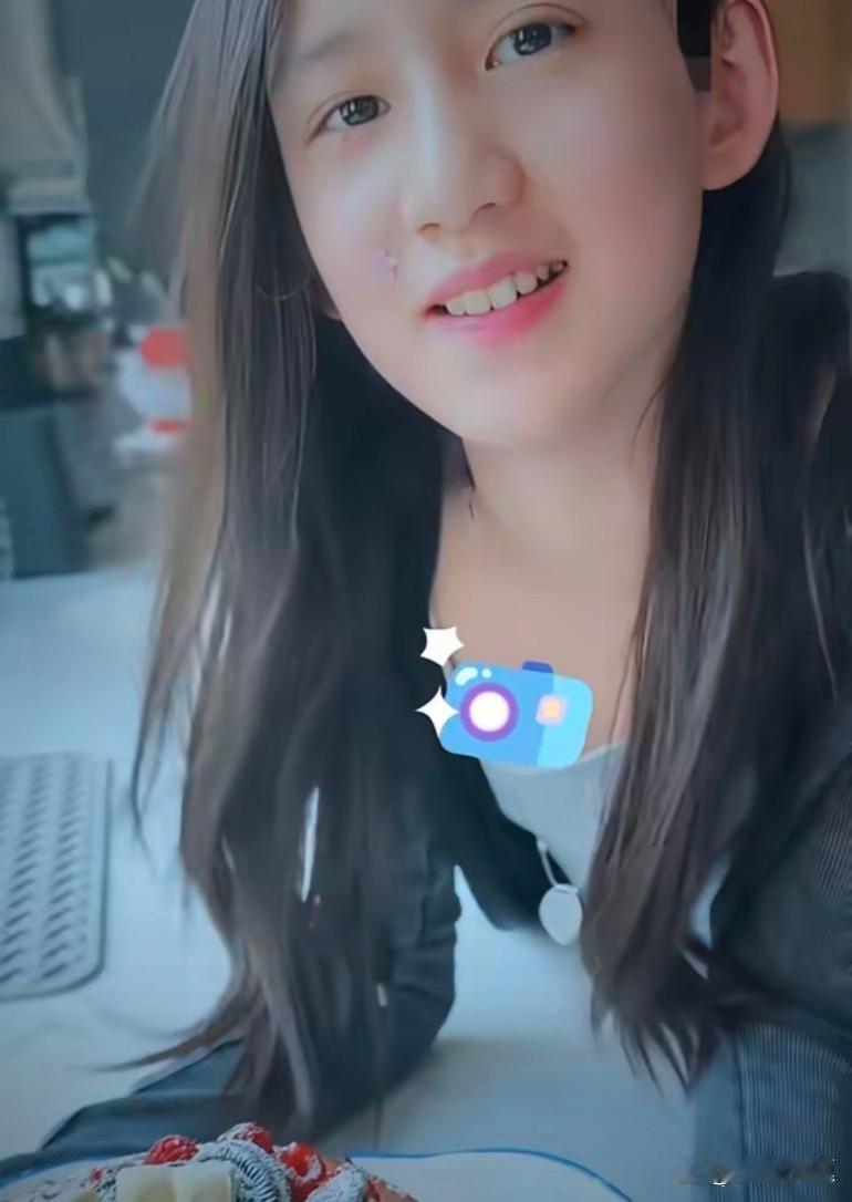 黄磊藏得最深王牌，终于还是曝光了。你以为黄多多已经够全能，扭头一看，才发现妹妹黄少艾才是那个真正的扫