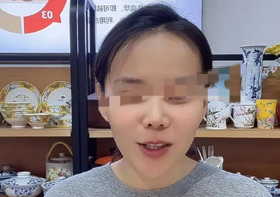 太搞笑了，今天，三石竟然在直播间说，许敏讹她为什么讹她，说这个不应该，因