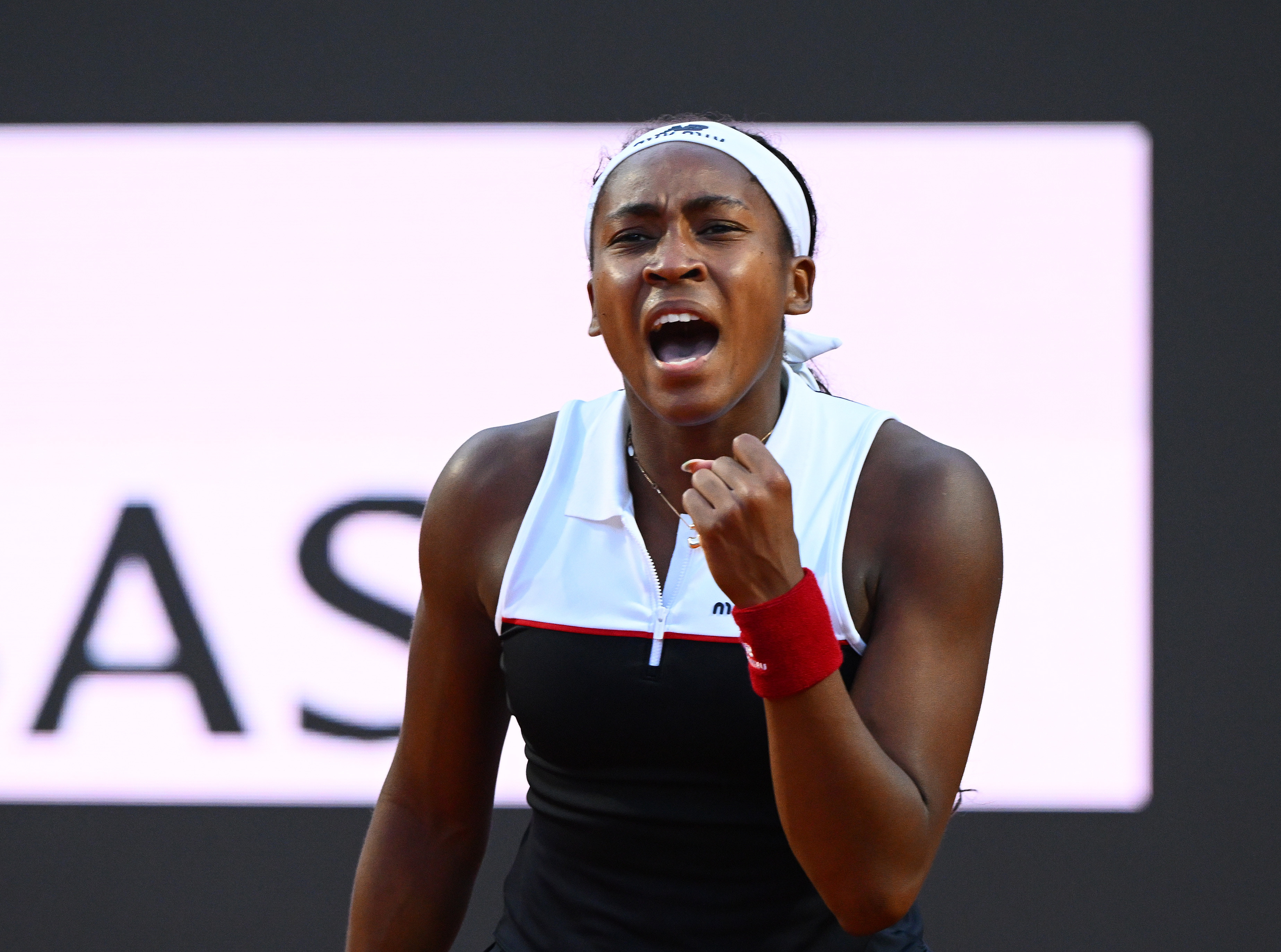 深夜惊魂！高芙罗马首战逆转过关✅WTA1000罗马站第二轮，4号种子高芙克服先丢