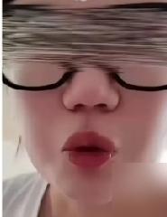 太荒唐了，海南某职业学院一名大一新生，在军训的时候撒谎说去上卫生间，结果跑出校门