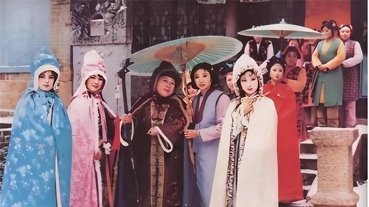 贾家真正的最大靠山究竟是谁？其实并不是贾元春，而是只在红楼梦中露面两次的神秘老太